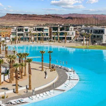 Desert Color Lake House Townhouse